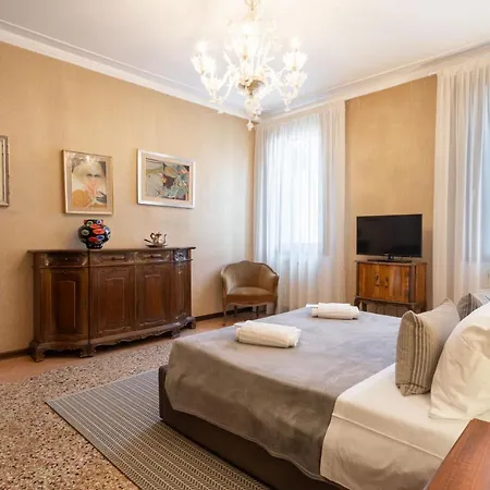 Rooftop Canal Grande Apartment Venice